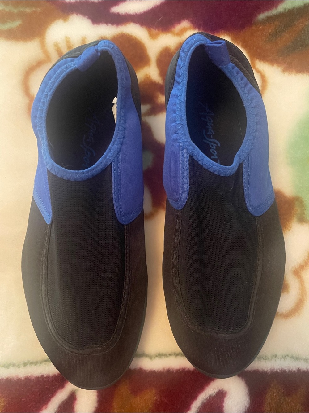 Slip-On Water Shoes in Black and Blue for Women Size 6